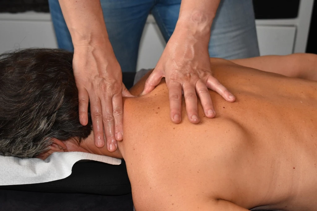 Professionele rug- en nekmassagetherapie bij Massage Studio Eelde